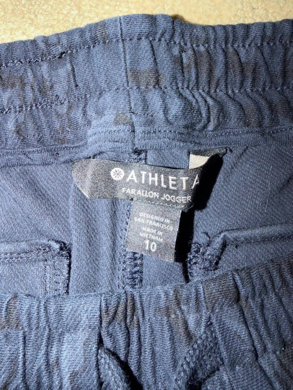 Athleta Farallon Jogger Black Sz 10 - Picture 7 of 7